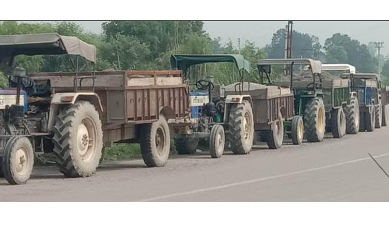 J&K: 7 loaded vehicles involved in illegal mining seized 
